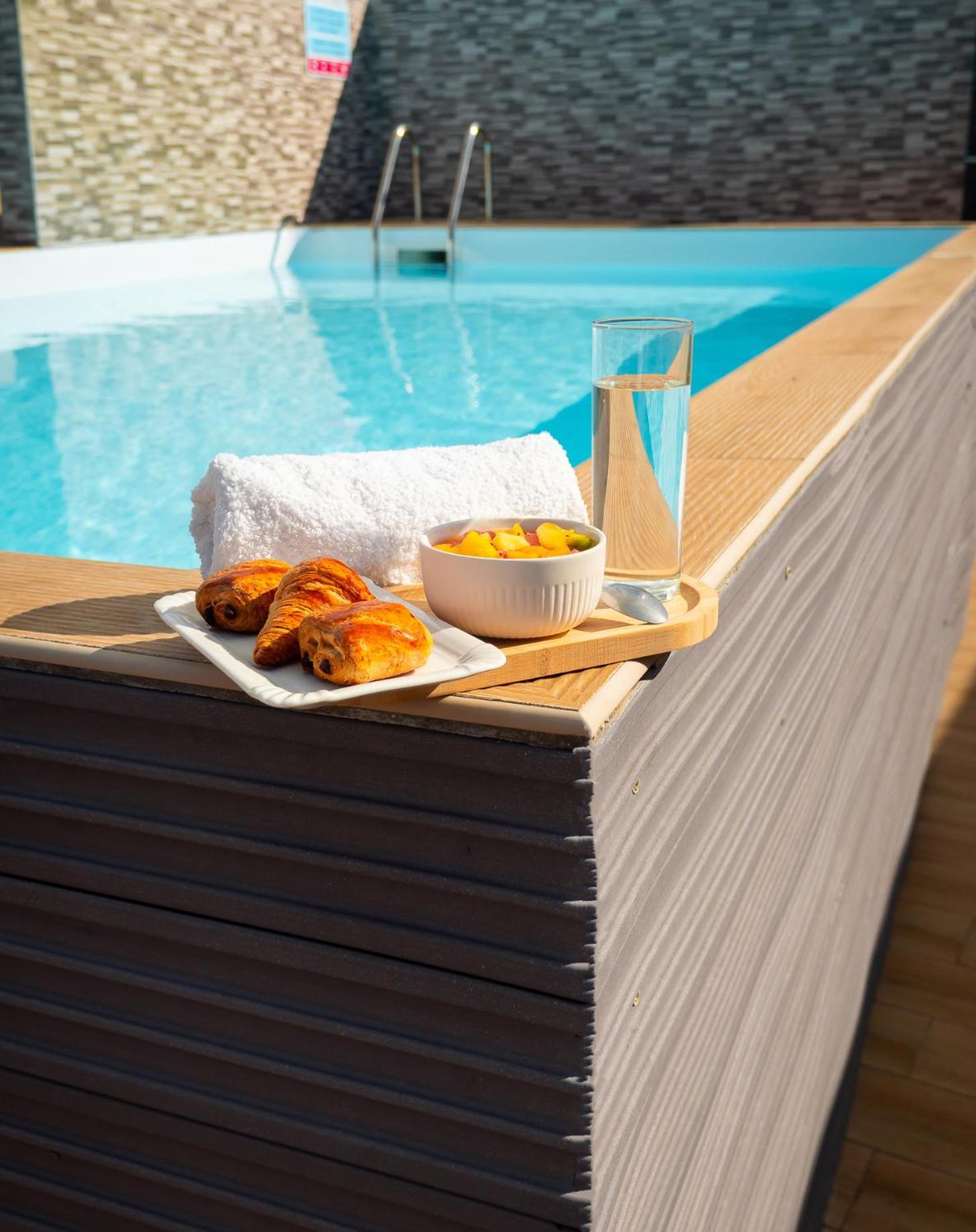 Evasion En Plein Coeur De La Ville T2 Jacuzzis Sauna Et Piscine Au Centre De Port-Louis Exterior foto